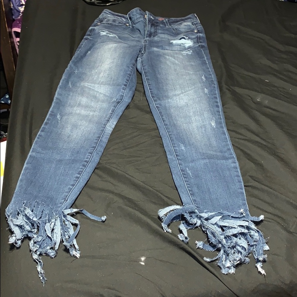 Skinny jeans with a ripped look.